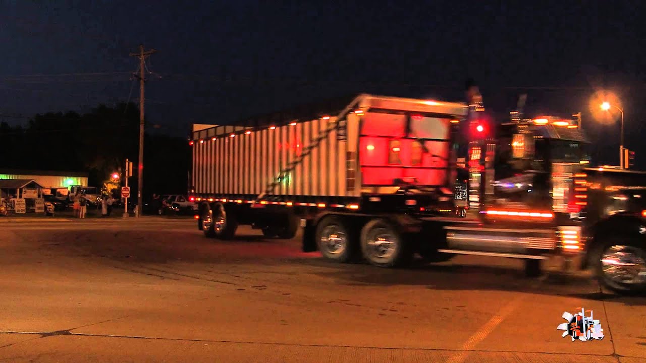 Eau Claire Big Rig Truck Show 2015 (Light Parade) - YouTube
