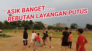 Seru banget main di lapangan rebutan layangan putus