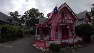 Exploring the Oak Bluffs Gingerbread cottages in Marthas Vineyard/