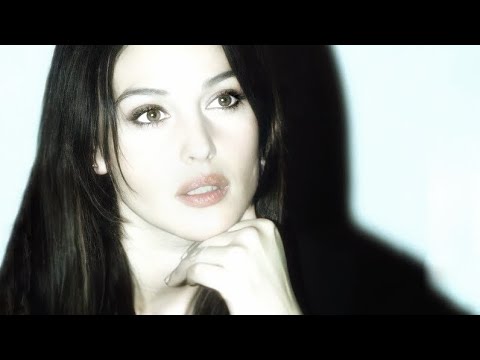 ..Monica Bellucci's twin? ―Monica Bellucci CC 👠💋