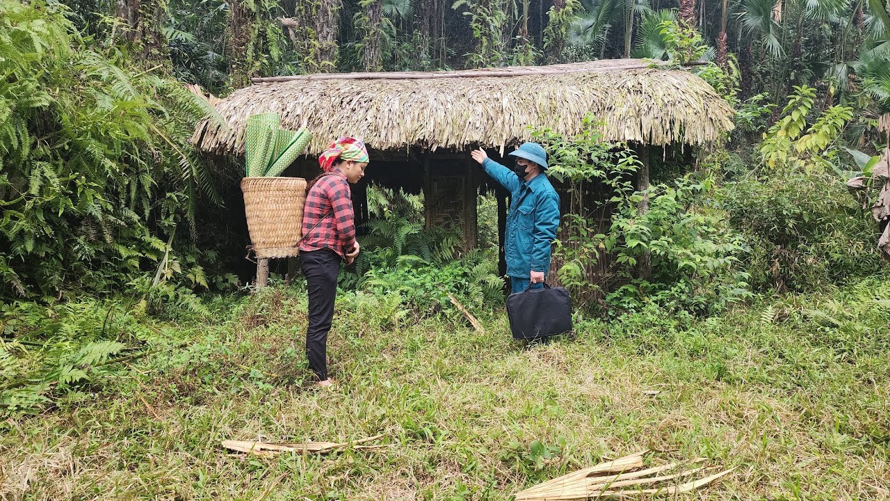 Full video: Homeless girl lucky enough to receive help from police officer and be given a home.