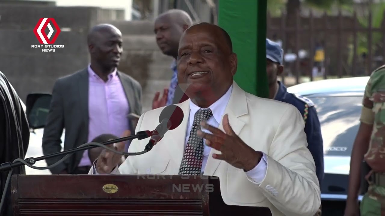 Епископ Нехемия Мутенди в церкви «Апостолы за ЭД»