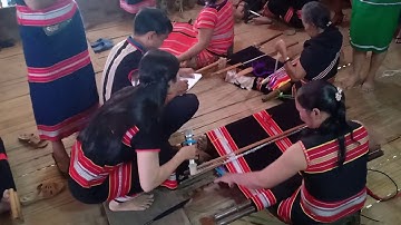 Dệt thổ cẩm Tây Nguyên / Weaving