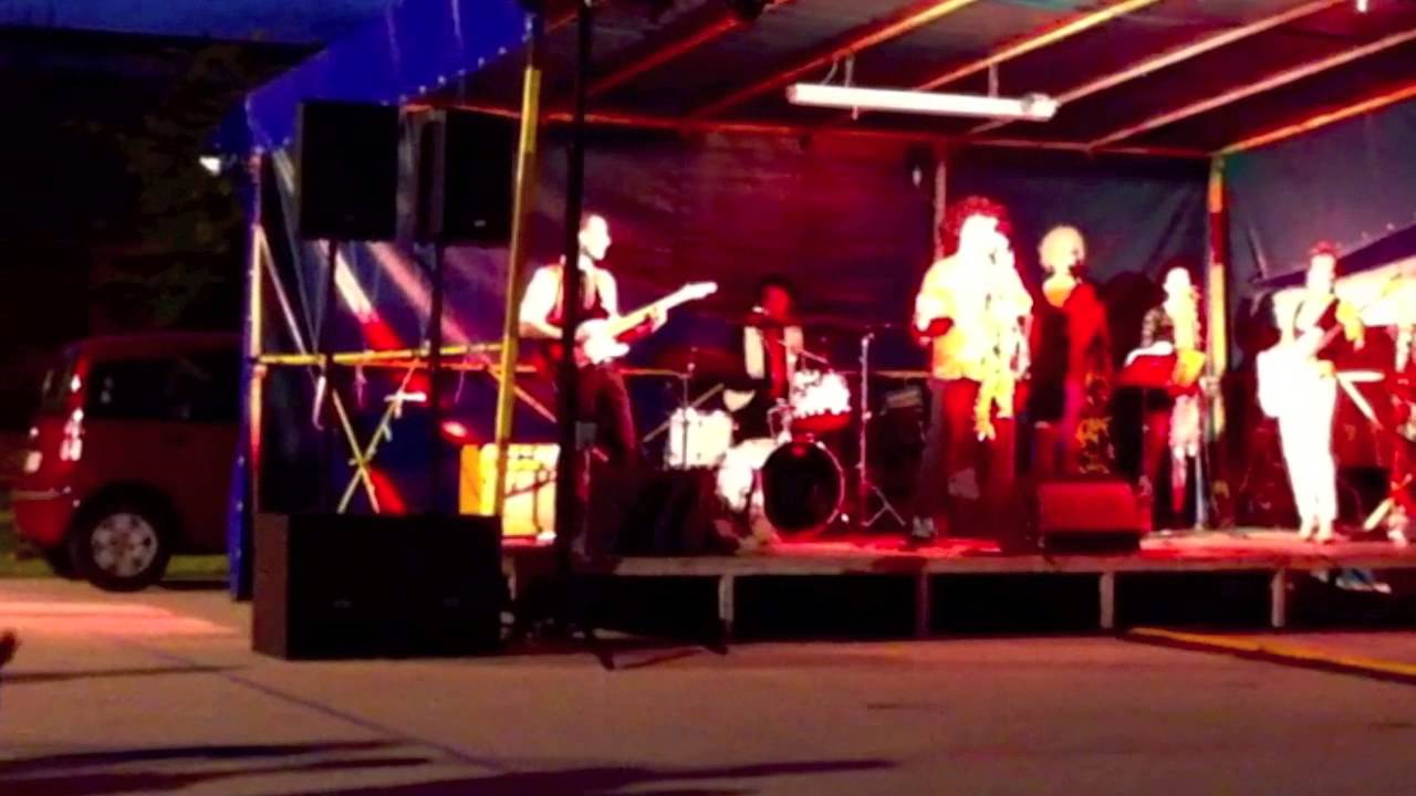 Assista a Dance Attraction - Disco Dance Cover Band - Jungle Boogie (Intro Show)@Usmate Velate - 26/06/2015 no YouTube Assista a Dance Attraction - Disco Dance Cover Band - Jungle Boogie (Intro Show)@Usmate Velate - 26/06/2015 no YouTube