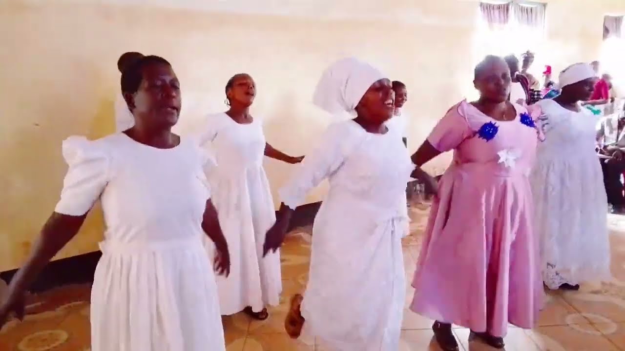 Upendo kwaya. Wimbo Mwana mpotevu. Wakiimba kwenye ibada.