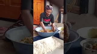 #mai ngadonang lawar be celeng Bali mlu youk bossku bersama keluarga dan Semeton crew Blekekok😉📱☕🍱🍺🙏