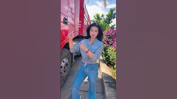 Tranh thủ nhảy một xíu trong lúc chờ hàng #nutaixe #automobile #xetaitrung #femaledriver