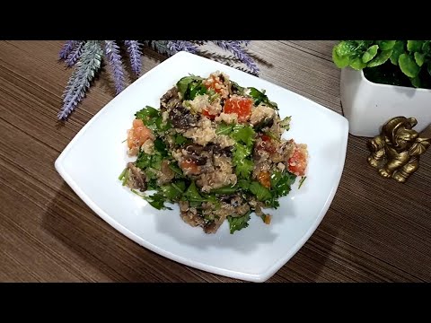 Видео рецепт Салат с киноа, шпинатом и грибами