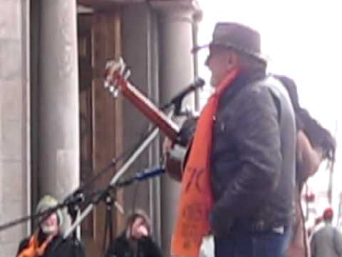 MVI_1110Tim de Christopher rally w/ Peter Yarrow 2...