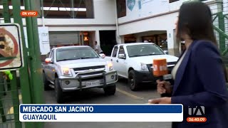 Perros estarían comiendo carne que está a la venta en el Mercado San Jacinto, en Guayaquil