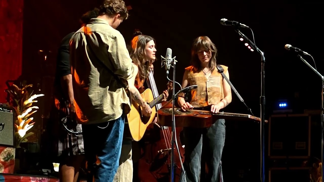 Larkin Poe .......Southern Comfort