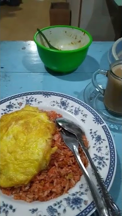 makan malam dulu. hidup gak cukup cuma halu. 😂