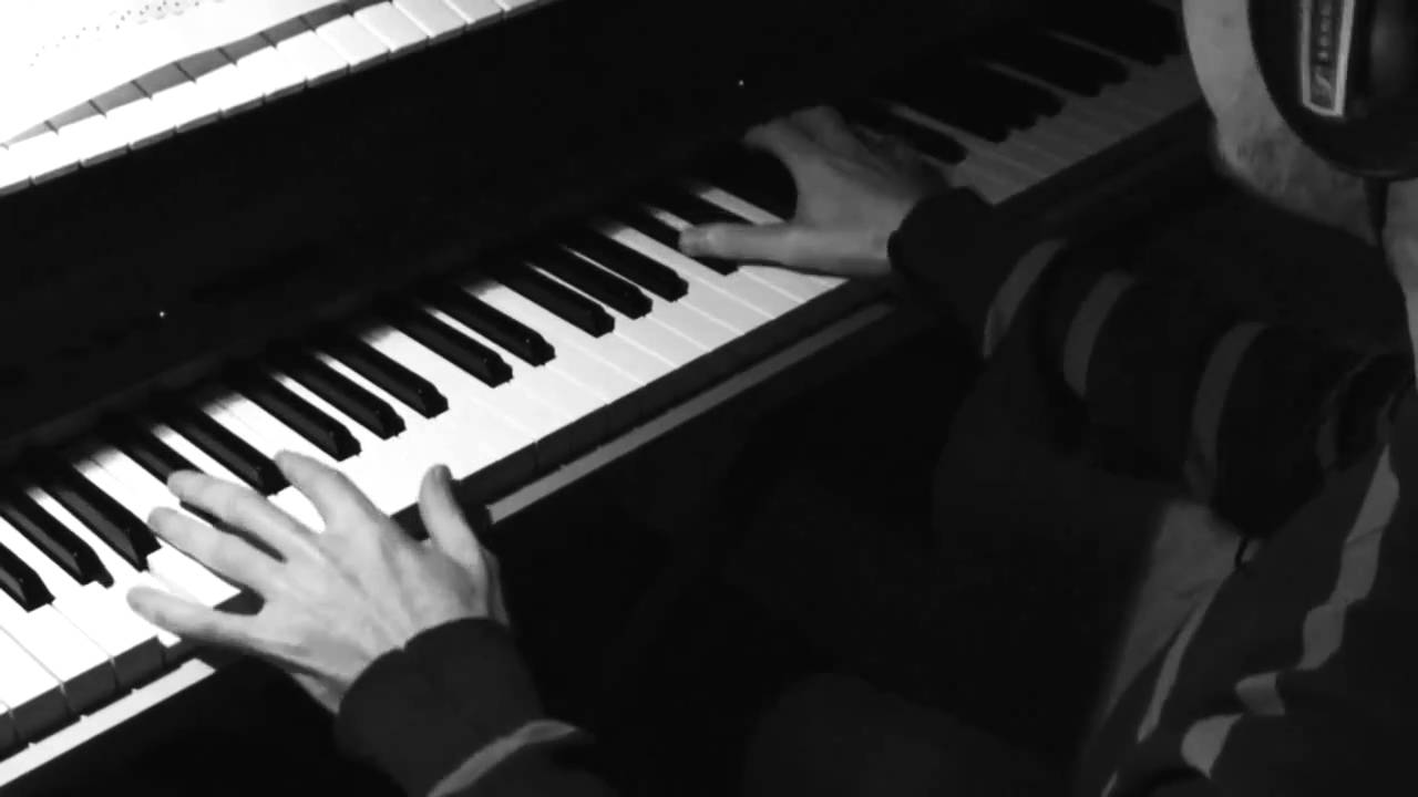 Watching Lara - Goodbye Lenin - Yann Tiersen - Rafael Zacher (piano)