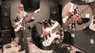 Bass Riff (25-1024)