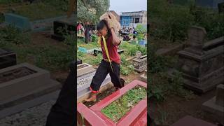 Download Lagu KALAP NGAMUK DI KUBURAN GAES #bantengan #jaranan MP3 Download Lagu KALAP NGAMUK DI KUBURAN GAES #bantengan #jaranan MP3