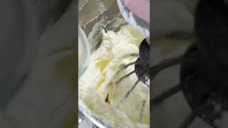 American buttercream made with butter extract?! #frosting #buttercream #ad