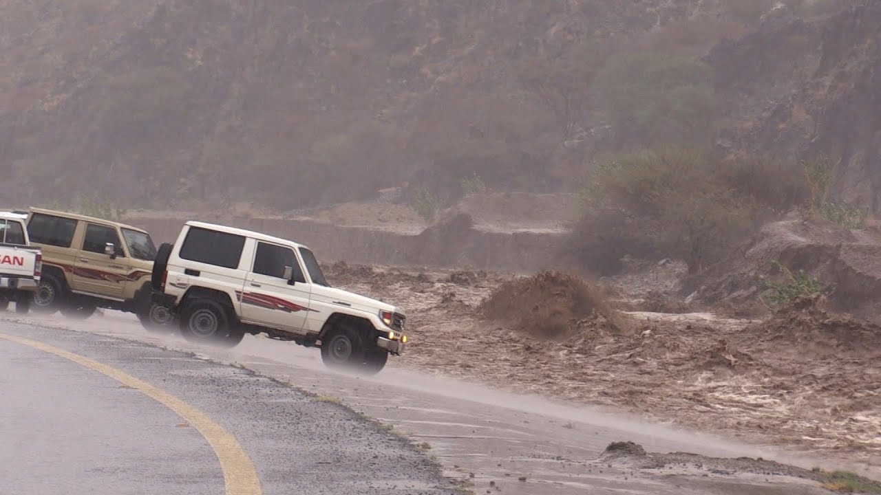 سحابة شمال شرق مكة المكرمة الهائله وسيل وادي حراض يسجّل حضوراً لافتاً السبت ٢٣ ربيع ثاني ١٤٤٦ لهجرة