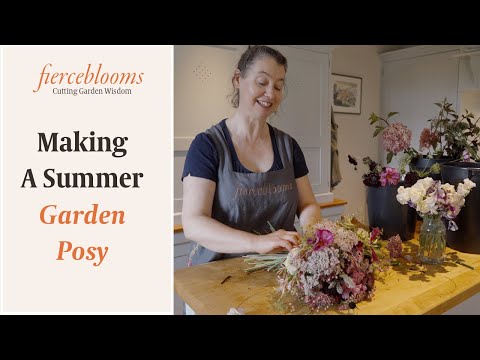 Video: Growing Garden Posies - Cara Menanam Bunga Untuk Karangan Bunga Posy