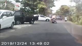 Detik detik kecelakaan terekam kamera mobil kami