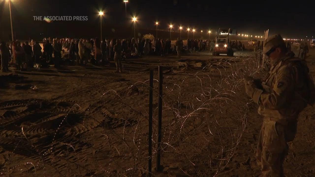 Migrants await at Mexico-US border as Title 42 ends - YouTube