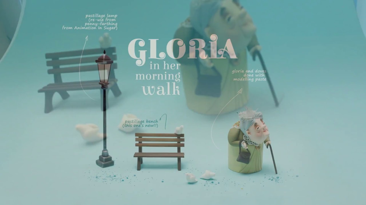 Gloria in her morning walk | Gloria en su paseo matinal