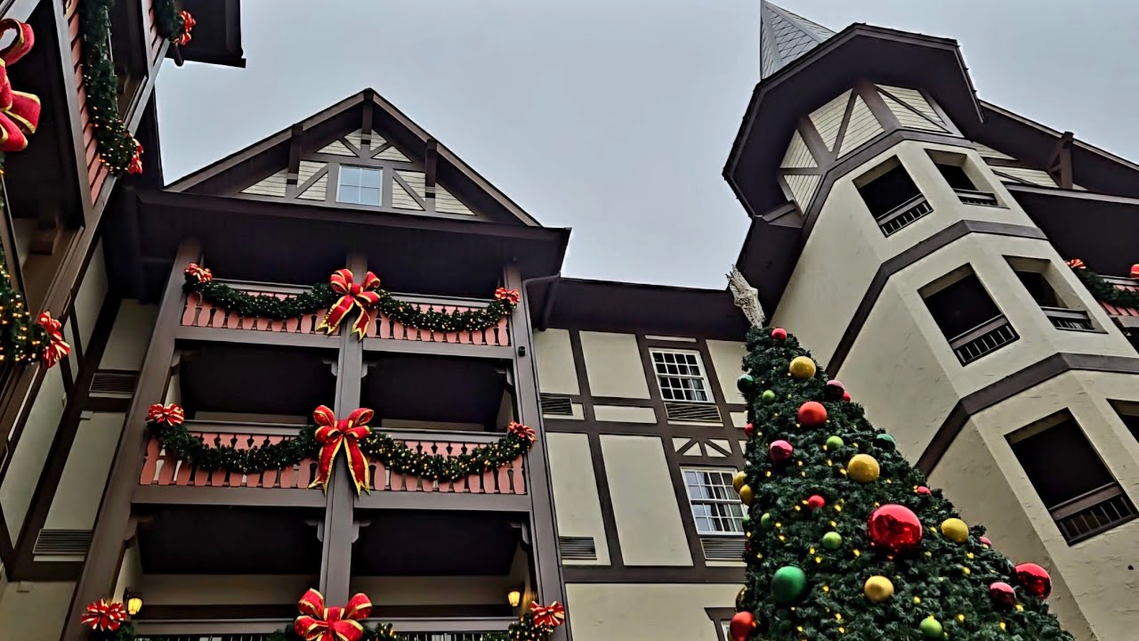 Christmas themed hotel all year round at the inn at christmas place