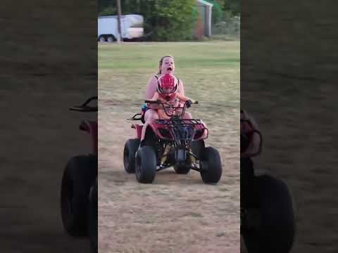 عندما قررت الأم ان تركب على الدراجة خلف طفلها لم تتوقع ابدا ان يحدث هذا 