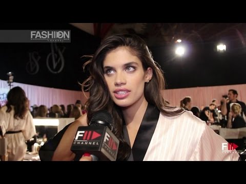 Video: Sara Sampaio Nettovärde: Wiki, Gift, Familj, Bröllop, Lön, Syskon