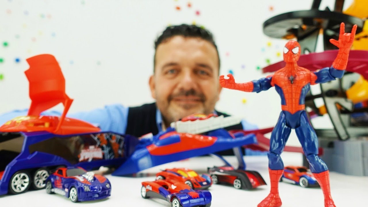 Pista de carreras para los coches de Spiderman. Videos de juguetes para  niños - YouTube