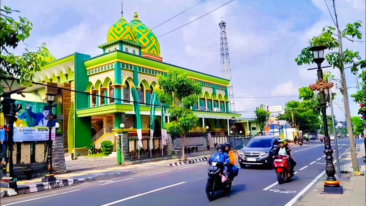 Morning walk start from PEMKAB KEDIRI part 2 go to  KEDIRI MEMORIAL PARK