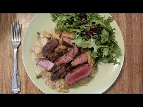 Видео рецепт Стейк с картофельным салатом