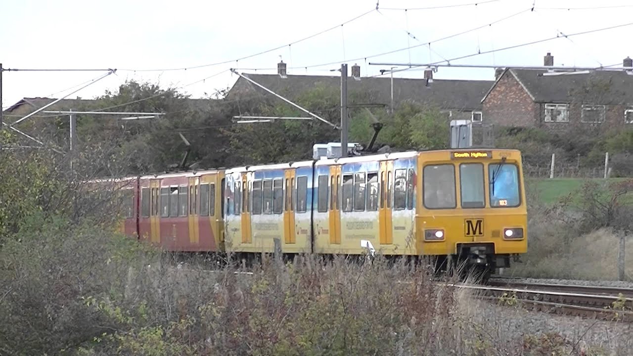 Tyne and Wear Metro - Metrocars 4038 and 4021 passing Boldon East ...