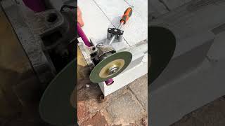Simple and easy to use right angle fixing bracket