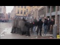 Две сотни британских фанатов подрались с полицией Лилля (новости) http://9kommentariev.ru/