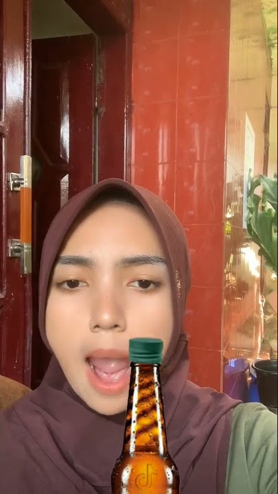 Tiktok Jilbab buka botol pake lidah hot banget