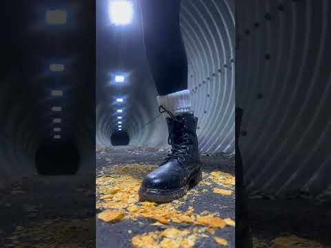 May crushes crunchy chip in the tunnel #crushexperiment #asmrcrunch #boots #chips