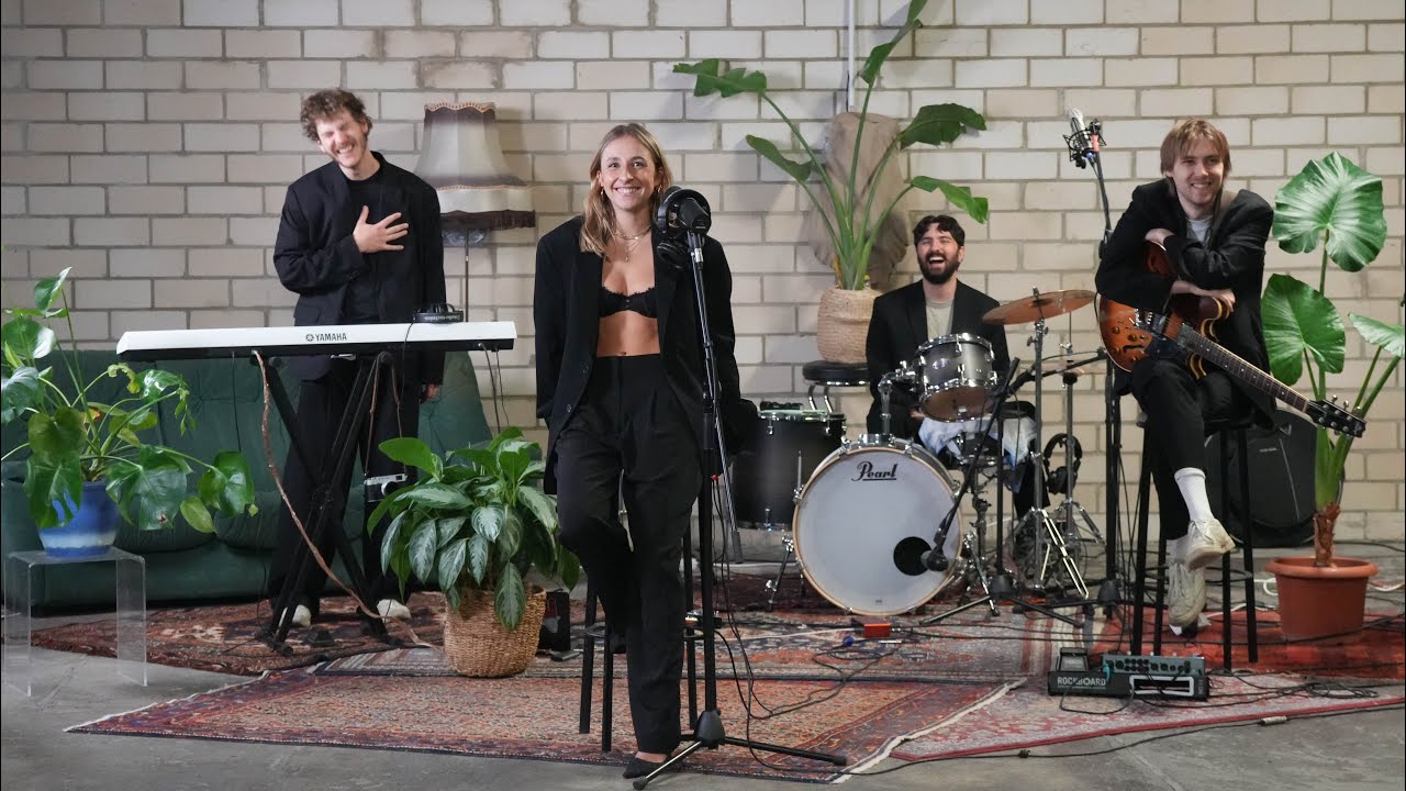 Maia Valentine Live Session