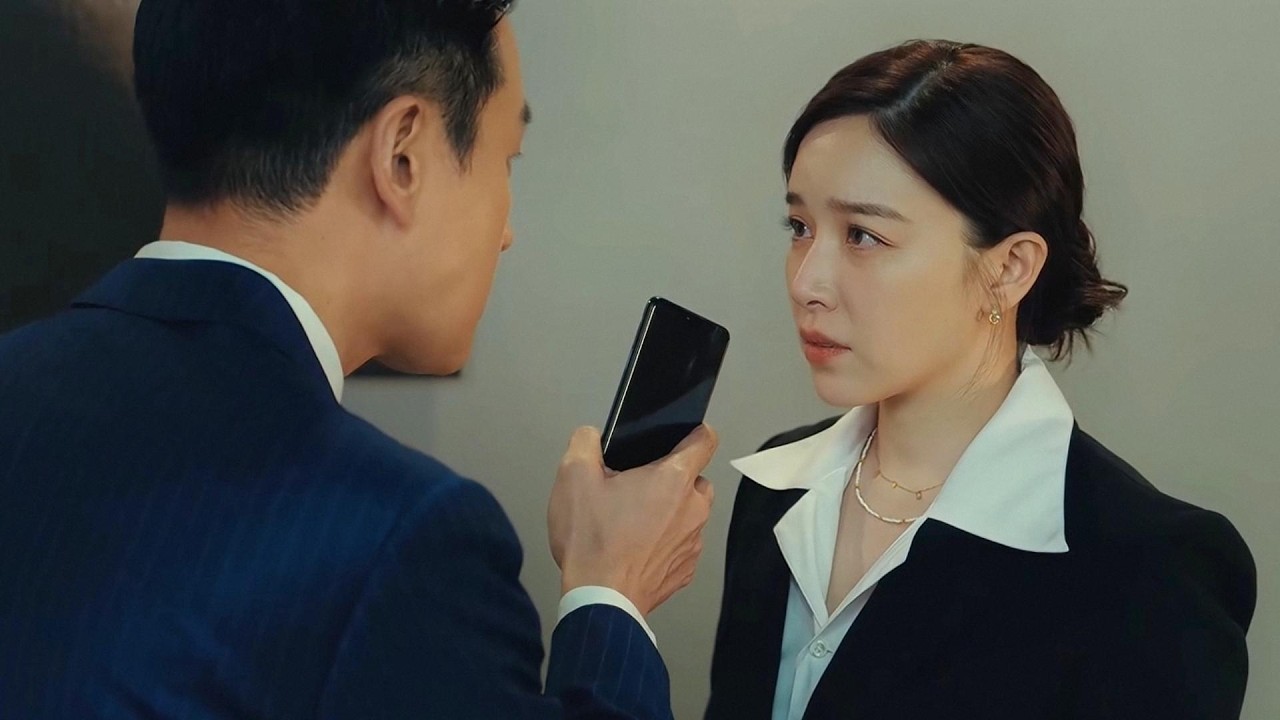 Любовница нарочно копирует причёску жены, но подлец холодно отворачивается и угрожает компроматом.