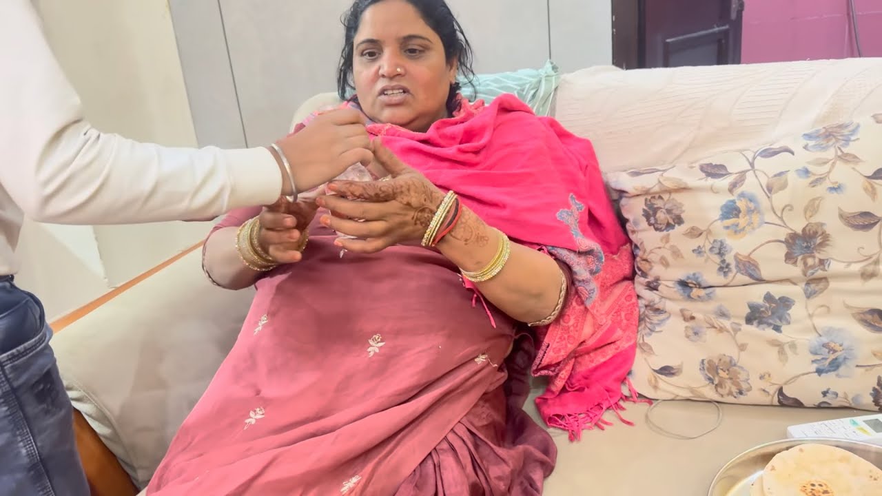 मौसी हो गई बीमार 🤕 ले जाना पड़ा हॉस्पिटल 🏥 