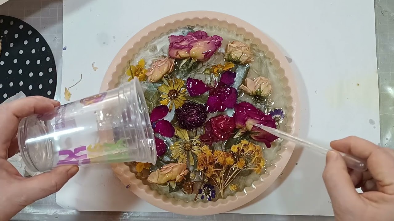 Como fazer uma bandeja de flores secas na resina epoxi. Parte 1 .