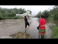 Survival skills - Quăng Chài Bắt Cá Mùa Lũ