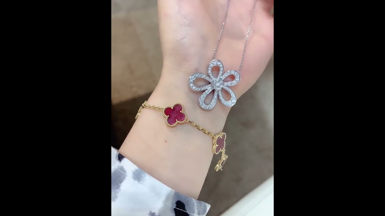 Jewelry sharing, four leaf clover bracelet, pendant necklace 