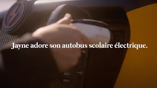 Jayne Adore Son Autobus Scolaire Électrique !