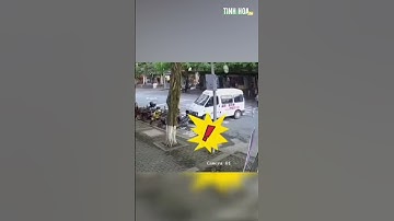 Tài xế ô tô bẻ lái siêu đỉnh, cứu bé gái thoát chết trong gang tấc | Tinh Hoa TV