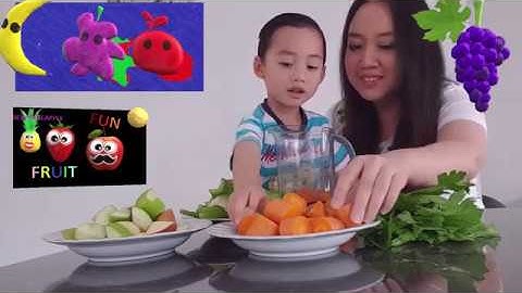 Making Celery, Apple and Carrot juice. Nước ép cần tây, táo và cà rốt.