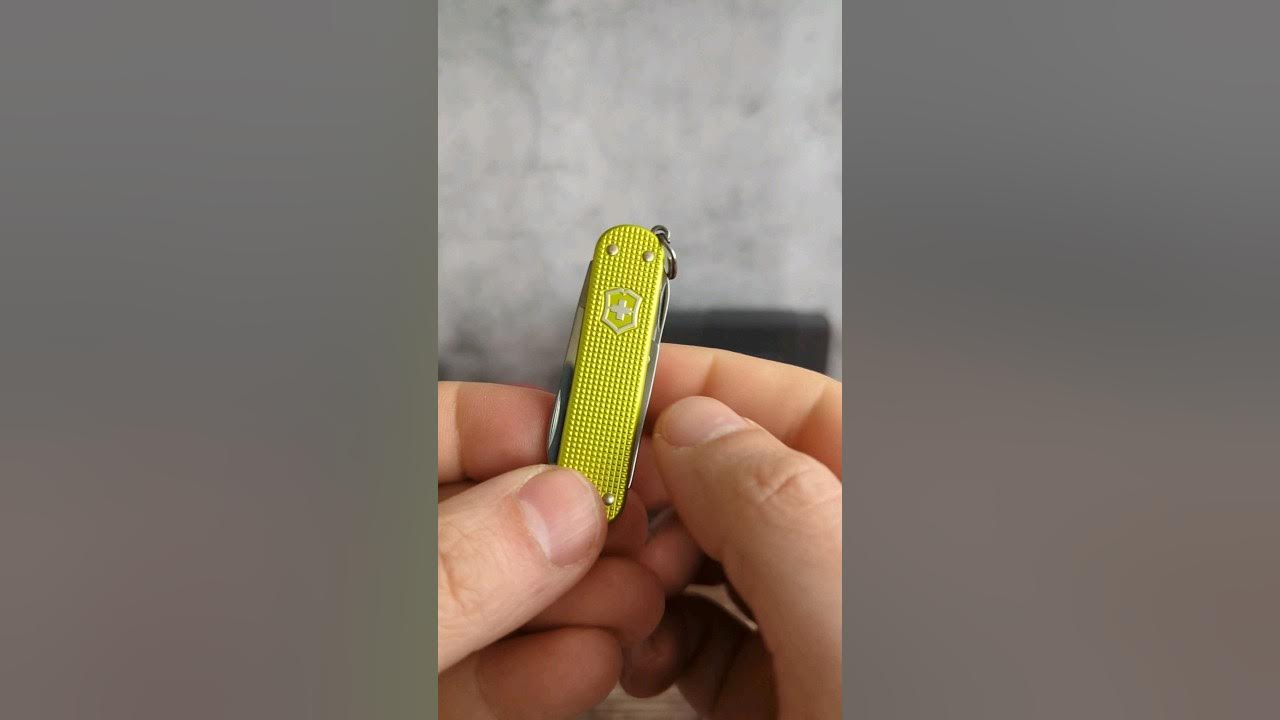 Victorinox Swiss Army Knife Classic SD L.E. Alox Electric Yellow - Blade HQ