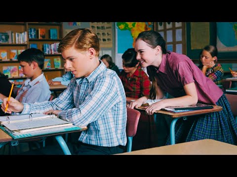 Une étudiante tombe amoureuse de son voisin timide depuis l'enfance I film romance