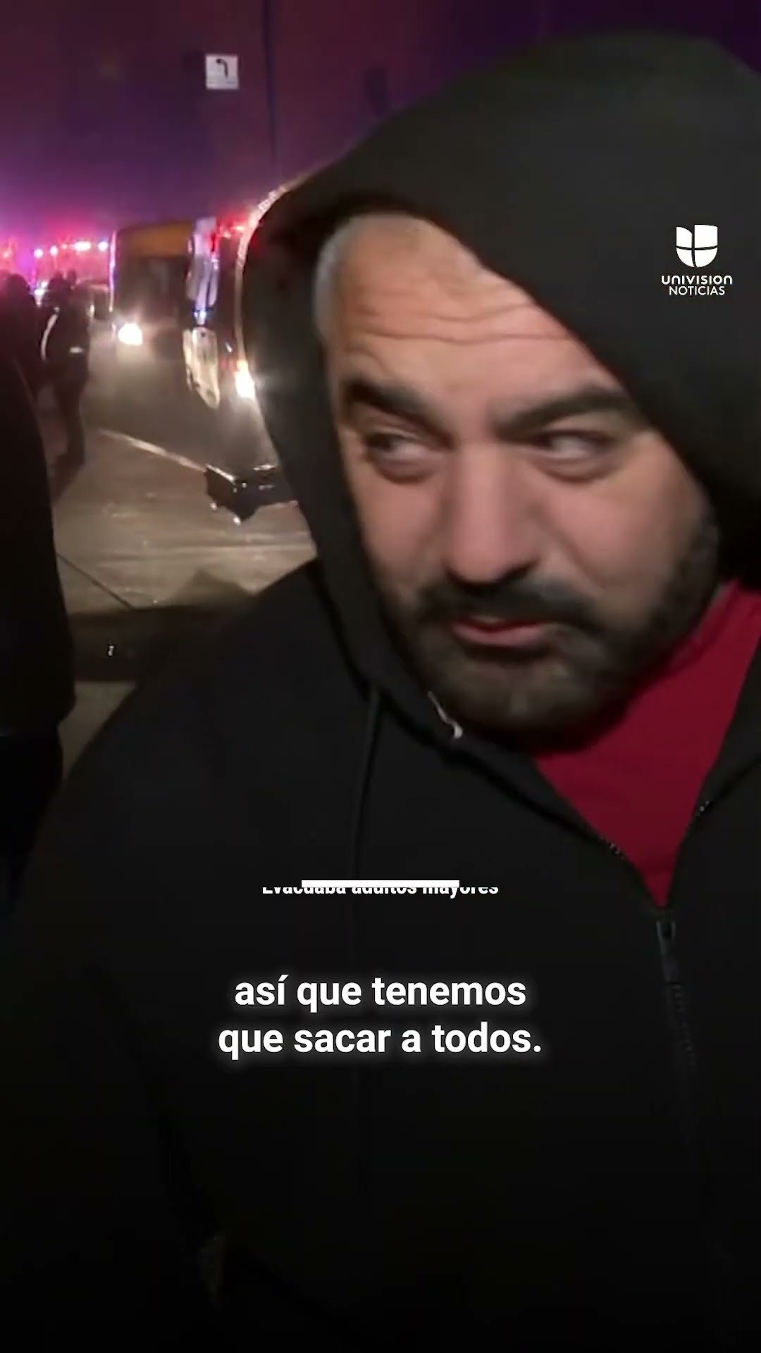 Evacuados de los incendios en California explican cómo escaparon de sus casas.