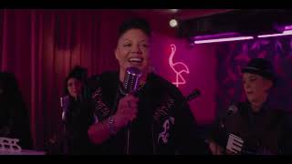 Cynthia Nixon, Sara Ramirez in And just like that  Miranda and Che  California song