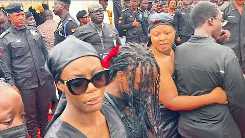Daddy Lumba’s funeral: Children of the late Lumba breaks down in tears as emotional 😭💔overwhelm 